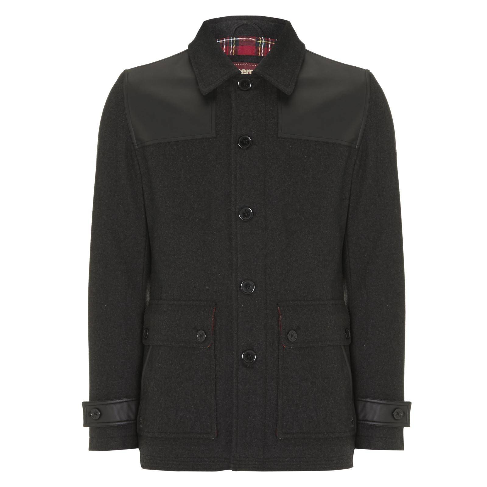 Куртка Swindon Куртка SwindonRude Boy by Merc<br>Знаменитая историческая модель мужского укороченного пальто с характерными накладками на плечах Donkey jacket . В первой половине XX века эта куртка ассоциировалась с левацкими профсоюзами Британии и была популярна в среде рабочих, в частности у английских портовых докеров, из лексикона которых и получила свое название donkey – судовая грузовая лебедка . Выходцы из рабочего класса, в 60-х «куртку лебедочника» позаимствовали для своего повседневного гардероба Традиционные Скинхеды, откуда она позднее проникла в повседневную моду. Произведена из плотной полушерстяной ткани, имеет клетчатую тартановую подкладку и выполненные под кожу вставки на плечах и в верхней части на спине, а также прямоугольные карманы спереди.<br><br>Артикул: 1114209<br>Материал: 60% шерсть, 40% нейлон. Подкладка - 100% хлопок<br>Цвет: мокрого асфальта<br>Пол: Мужской
