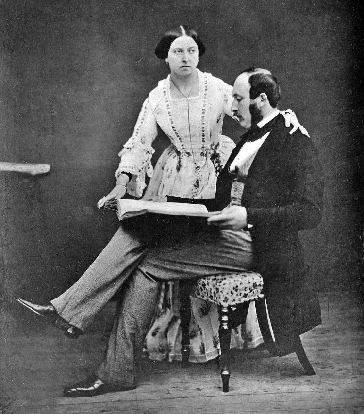 Королева Виктория и ее супруг принц Альберт в обуви Челси, 1854